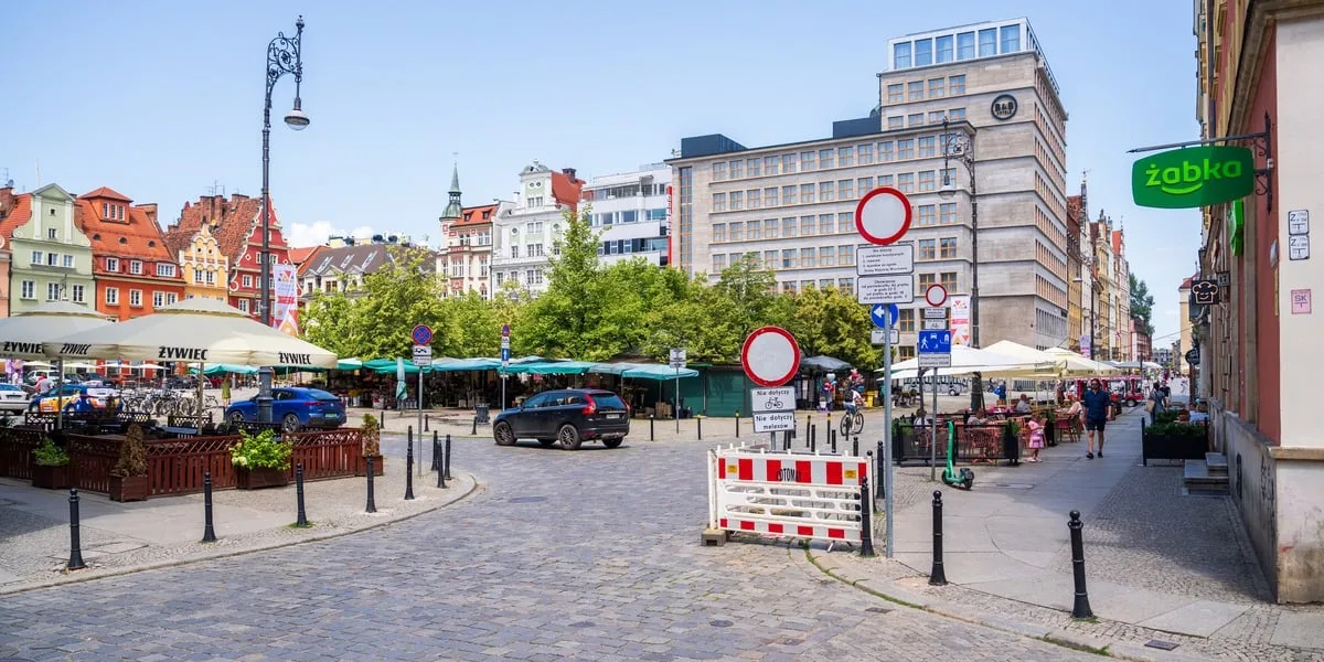 Plac Solny w Wrocławiu zamknięty dla pojazdów nocą i w weekendy do końca wakacji