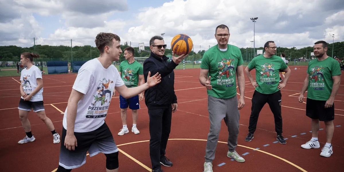 Festyn sportowo-rekreacyjny 'Przewietrz się na Olimpijskim z AWF Wrocław' na Polach Marsowych