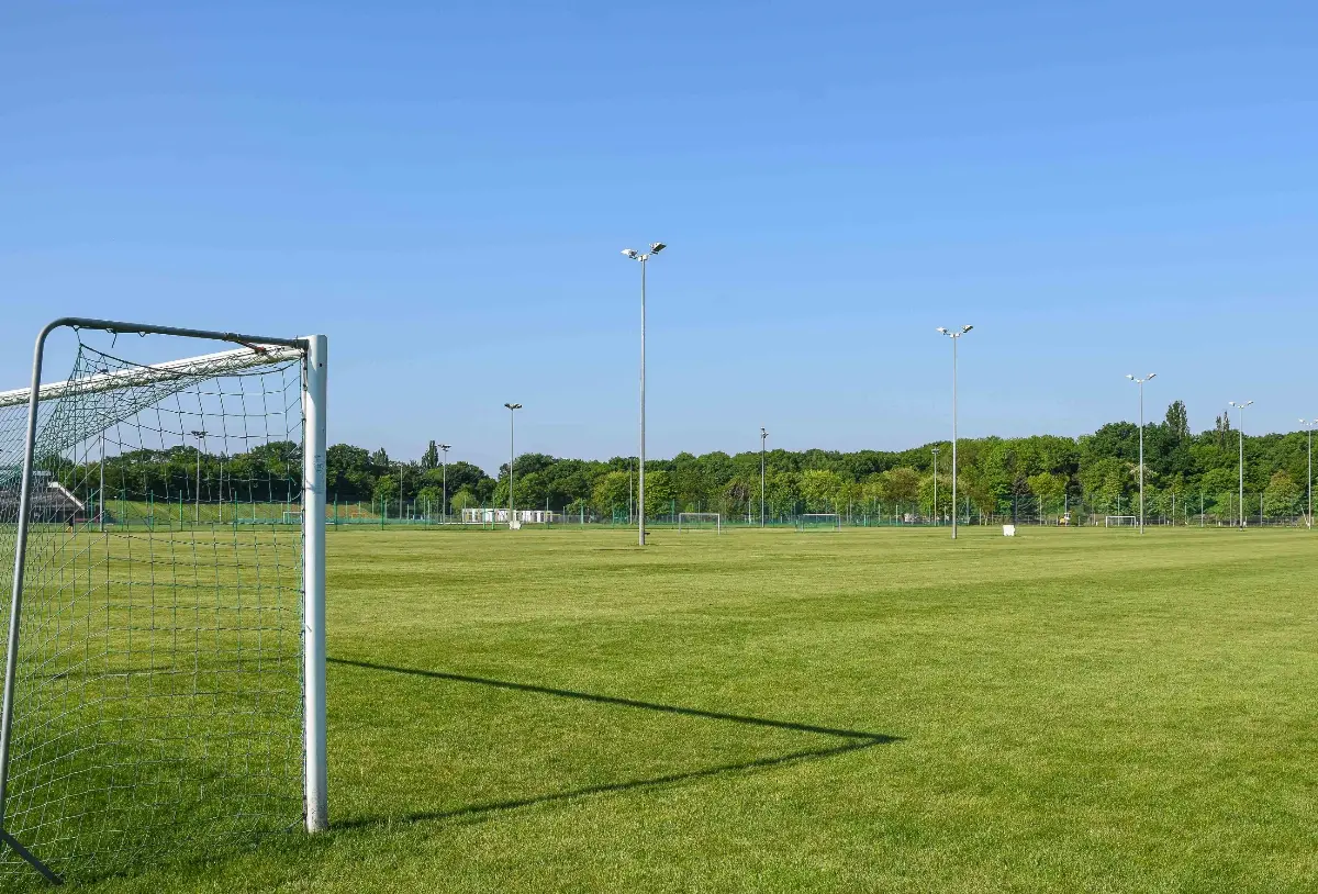 Zamknięcie boisk naturalnych w Wrocławiu