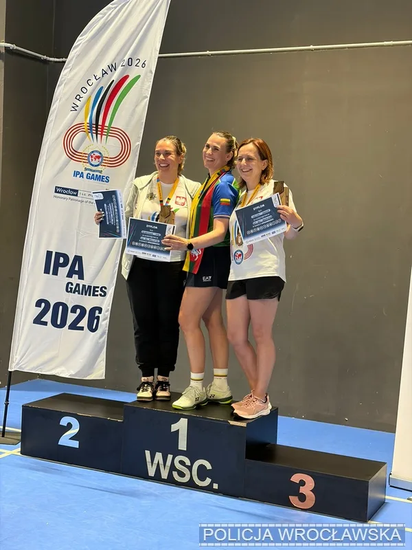 Wrocławscy policjanci zdobywają medale w badmintonie i „Strength Challenge” podczas IPA Games 2026