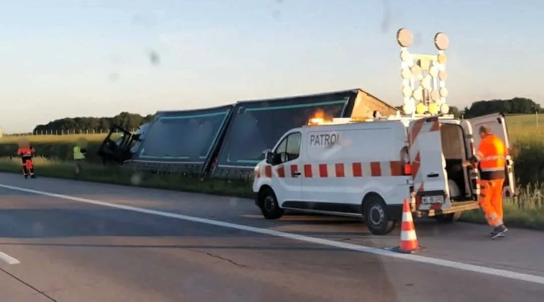Utrudnienia na A4 w okolicach Wrocławia z powodu wyciągania ciężarówki