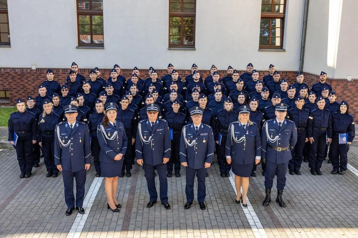 70 nowych funkcjonariuszy złożyło ślubowanie we Wrocławiu