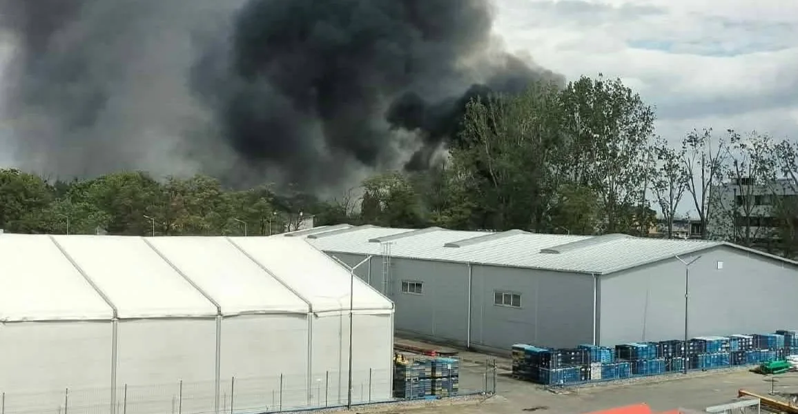 Poważny pożar składowiska w Pietrzykowicach pod Wrocławiem – trwają działania gaśnicze