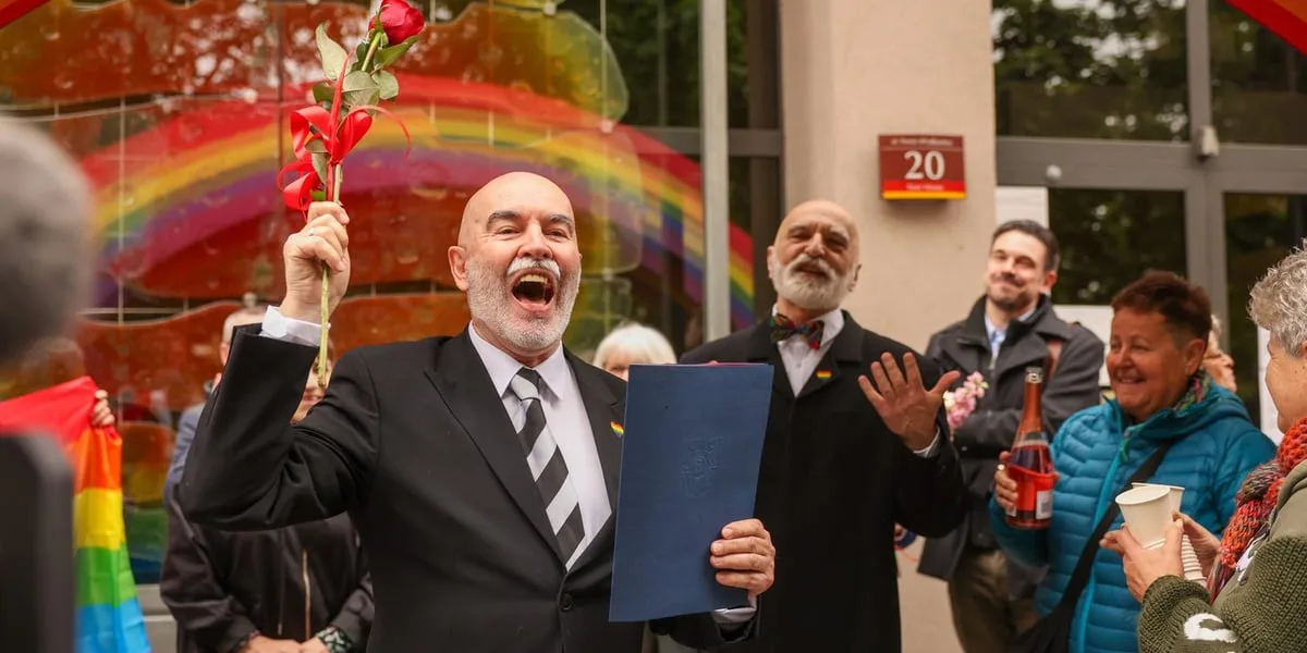 Tomasz Kwietko-Bębnowski i Ryszard Ziobro odebrali dokument w USC