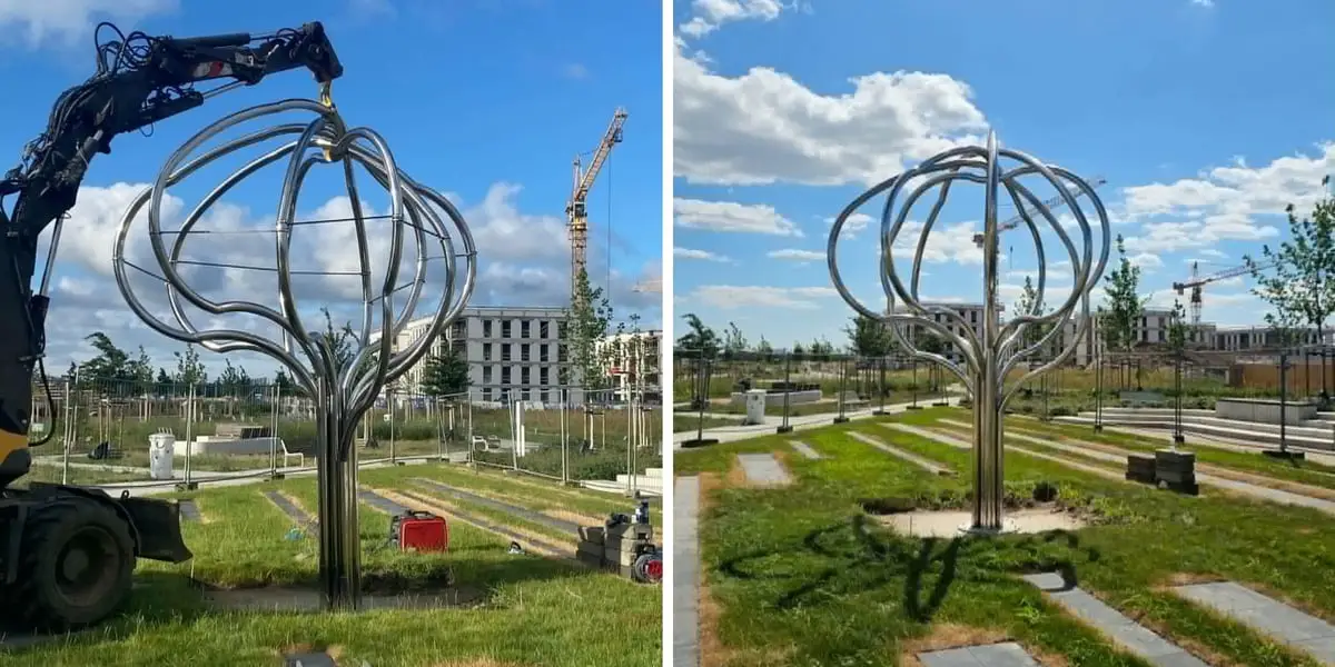 Skwer Scharouna na Nowych Żernikach w końcowej fazie budowy. Instalacja artystyczna z metalowych rur obrosną pnącza