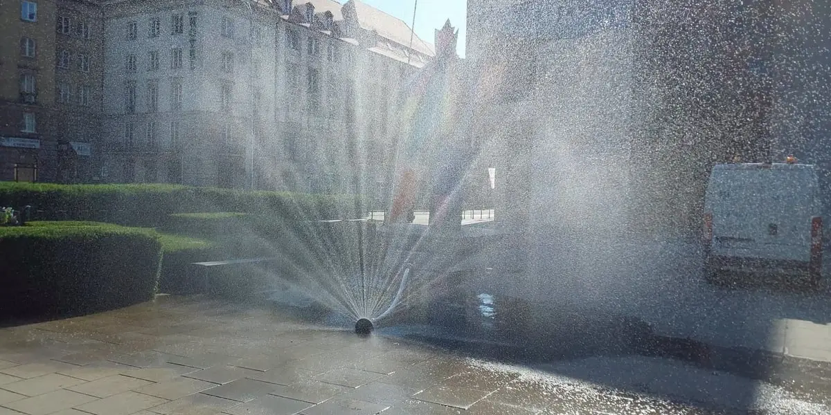 Wrocławskie wodne kurtyny uruchomione w trzech lokalizacjach