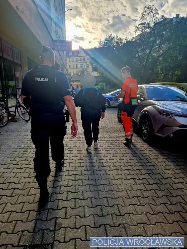 Interwencja policjantów z Wrocławia uratowała życie 85-letniej kobiety