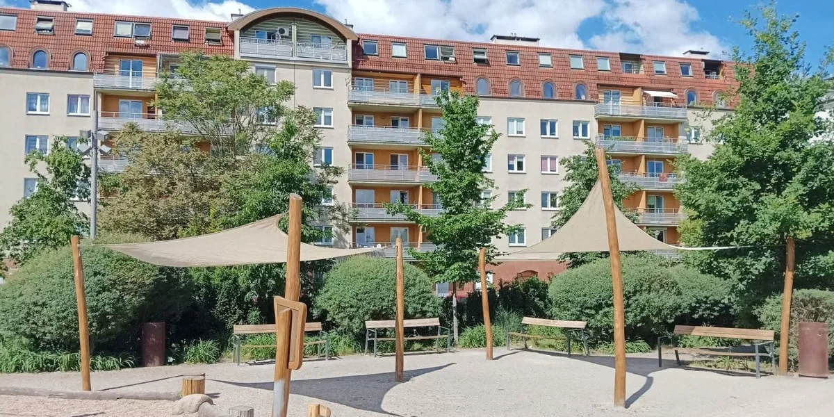 Żagle przeciwsłoneczne na wrocławskich placach zabaw
